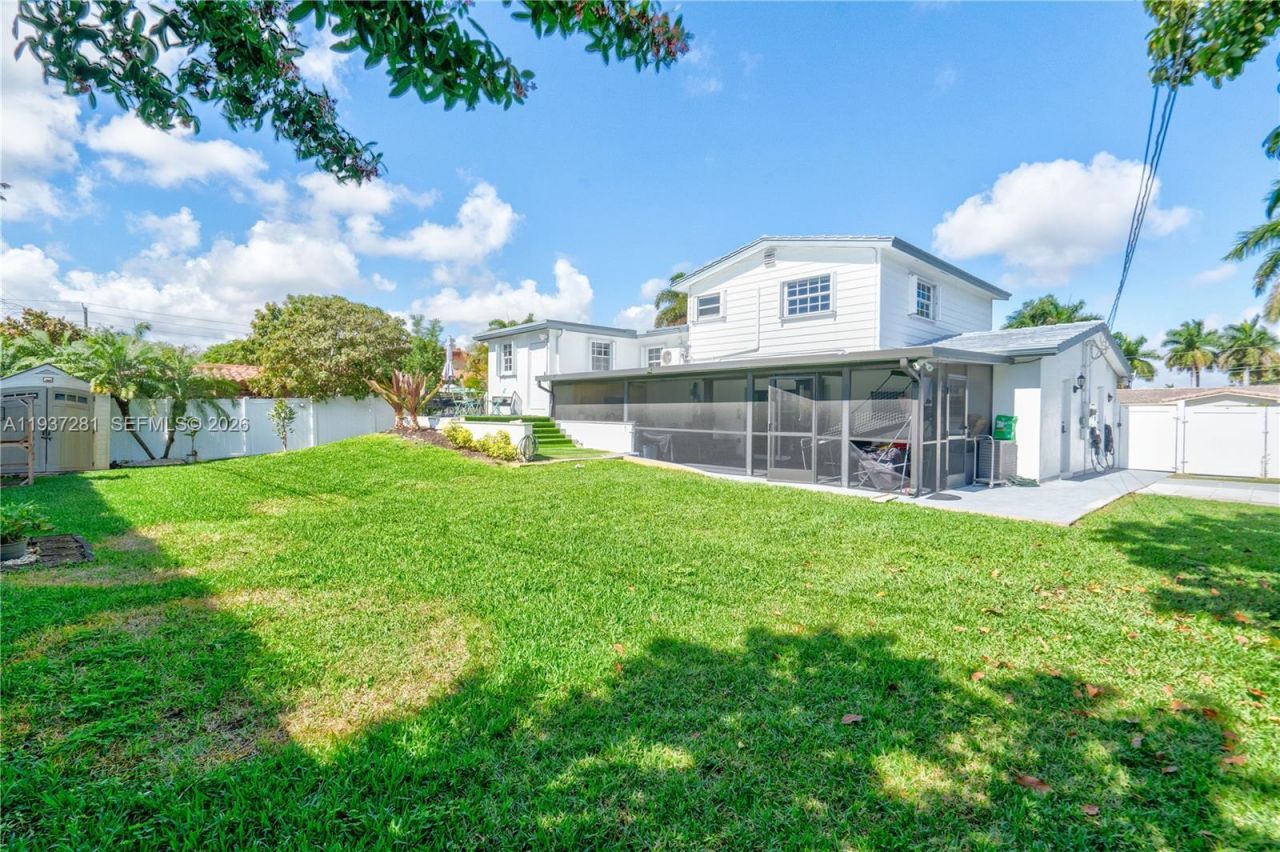 1016 NE 4th Ct, Hallandale Beach, FL 33009 Photo
