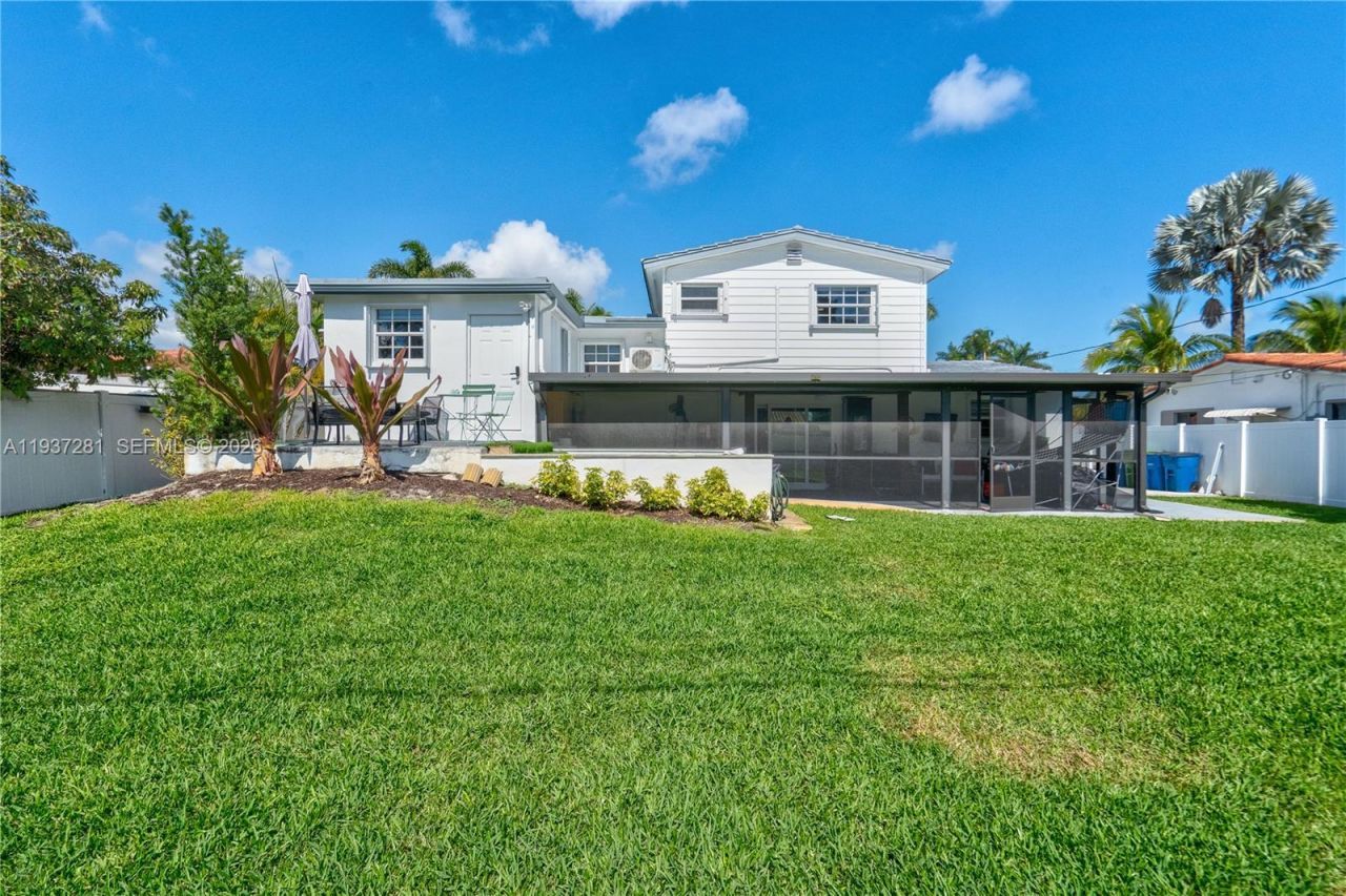 1016 NE 4th Ct, Hallandale Beach, FL 33009 Photo