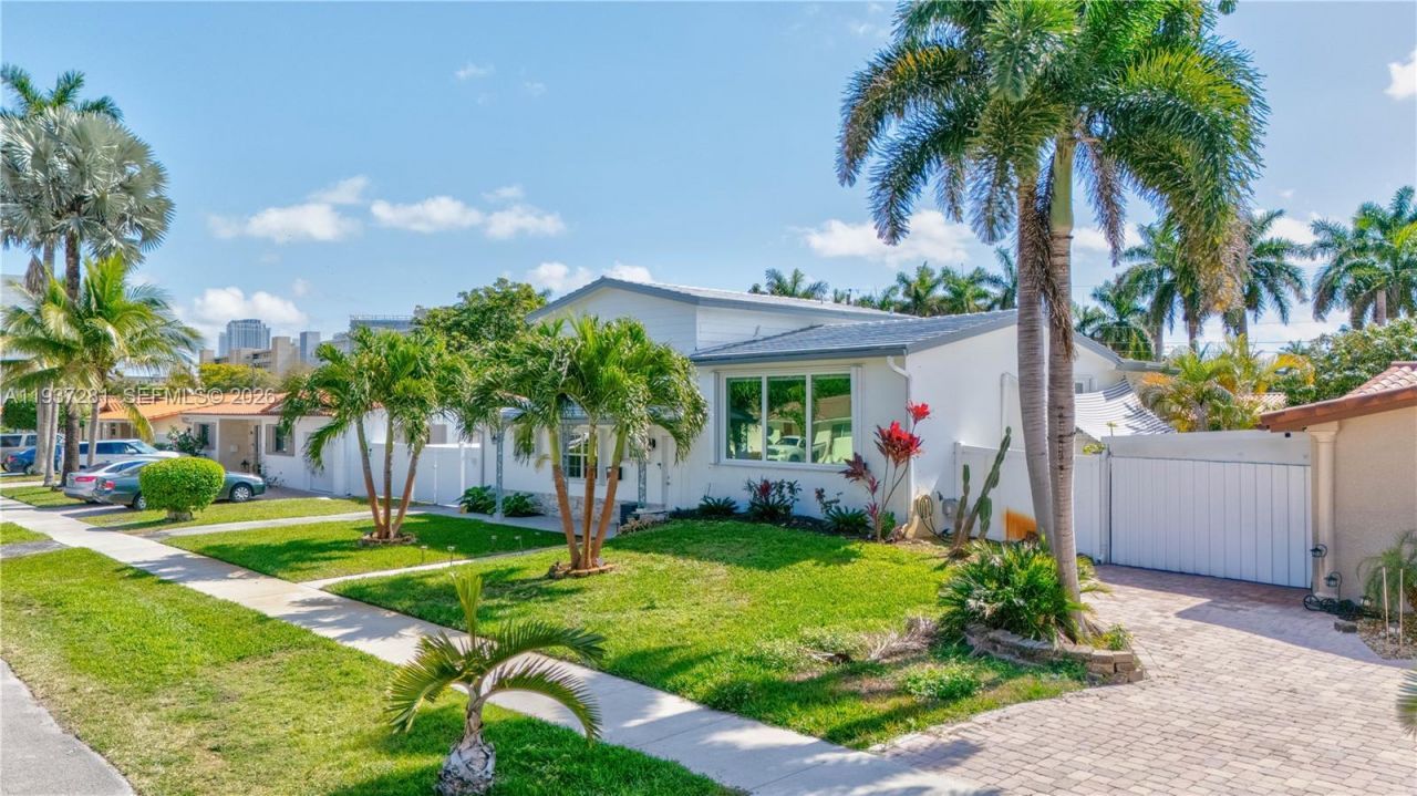 1016 NE 4th Ct, Hallandale Beach, FL 33009 Photo