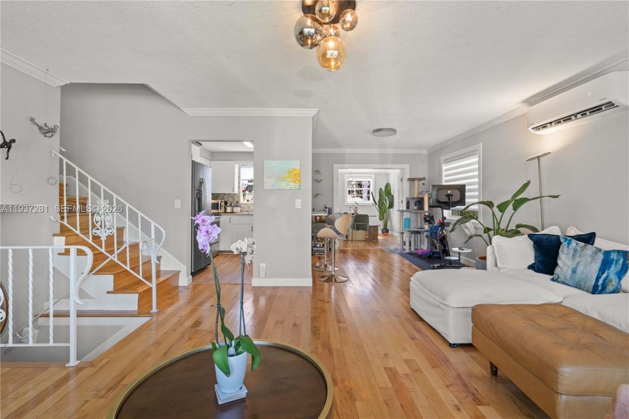 1016 NE 4th Ct, Hallandale Beach, FL 33009 Photo