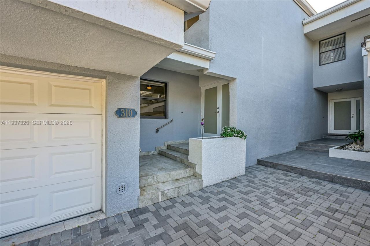 310 Poinciana Dr , Unit 802, Sunny Isles Beach, FL 33160 Photo