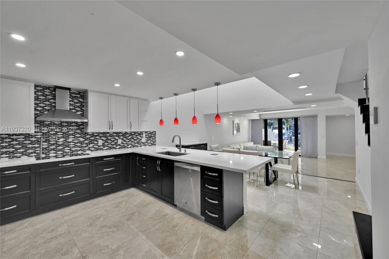 310 Poinciana Dr , Unit 802, Sunny Isles Beach, FL 33160 Photo