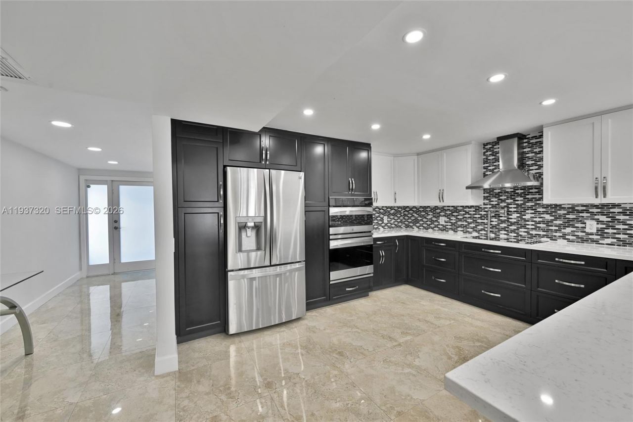 310 Poinciana Dr , Unit 802, Sunny Isles Beach, FL 33160 Photo