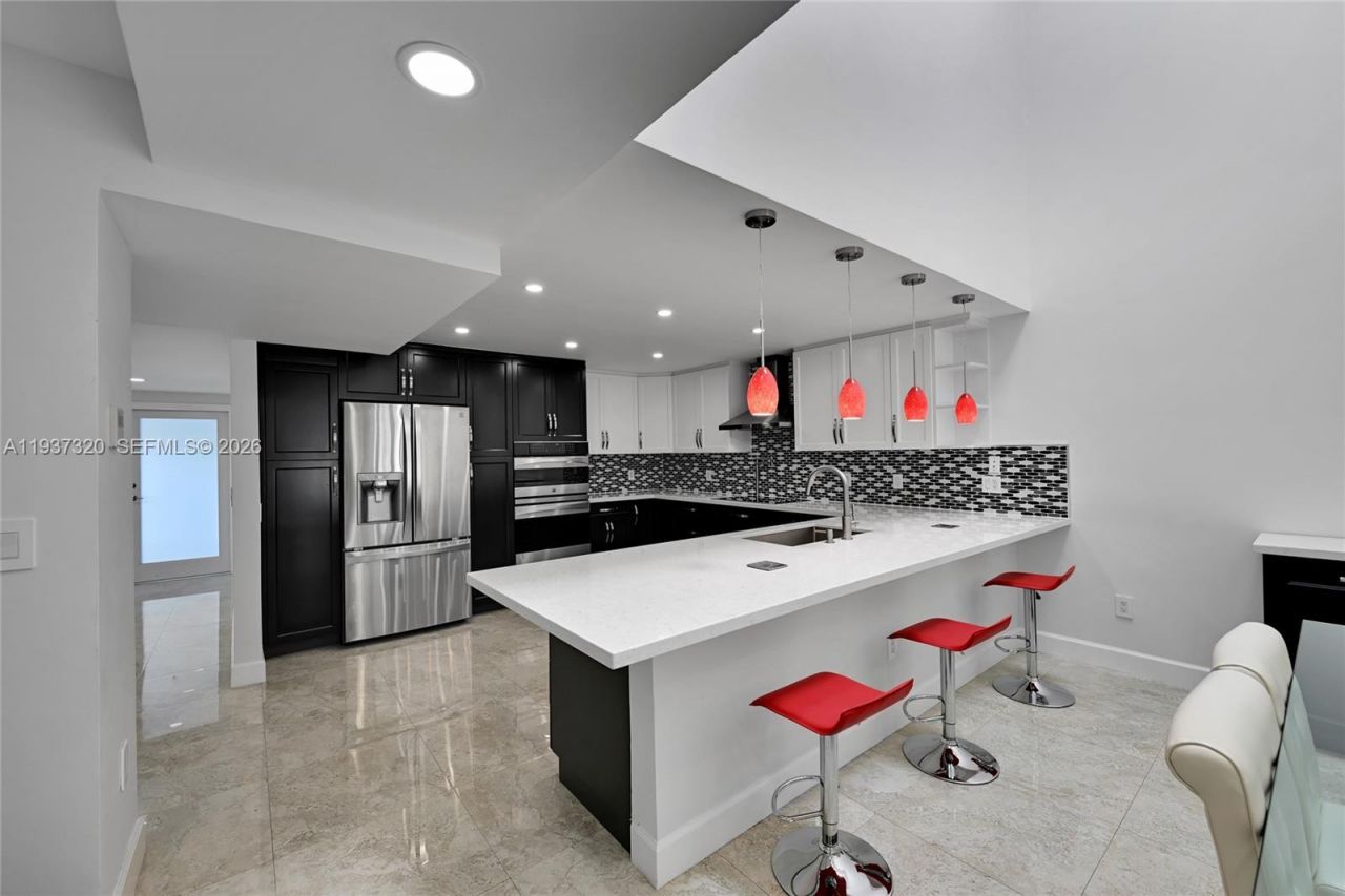 310 Poinciana Dr , Unit 802, Sunny Isles Beach, FL 33160 Photo