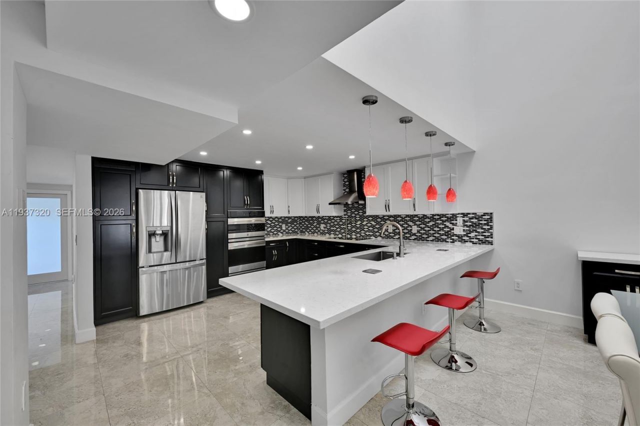 310 Poinciana Dr , Unit 802, Sunny Isles Beach, FL 33160 Photo