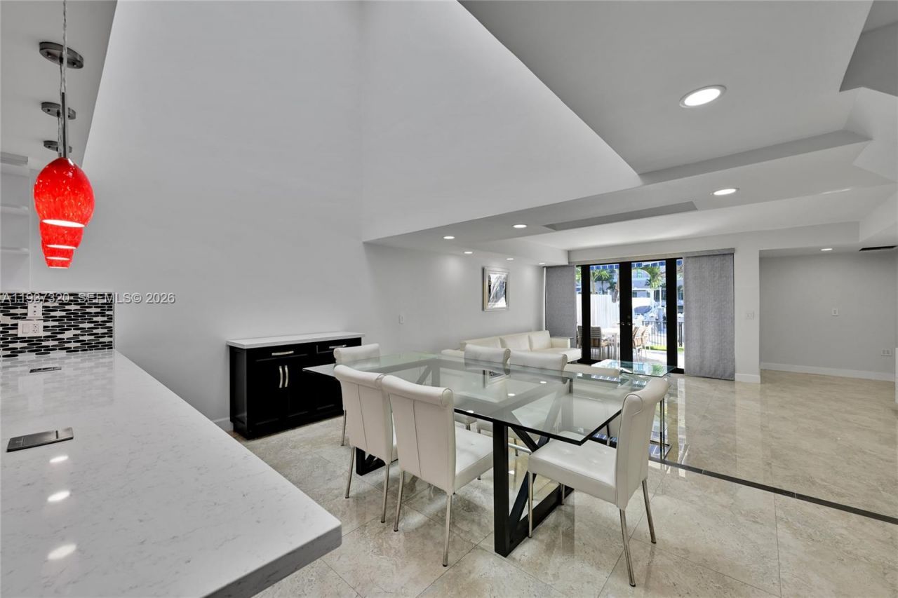 310 Poinciana Dr , Unit 802, Sunny Isles Beach, FL 33160 Photo