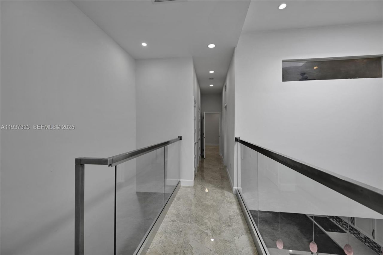 310 Poinciana Dr , Unit 802, Sunny Isles Beach, FL 33160 Photo