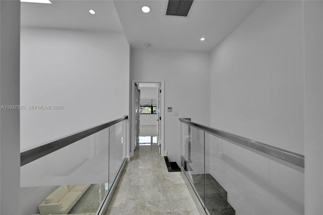 310 Poinciana Dr , Unit 802, Sunny Isles Beach, FL 33160 Photo