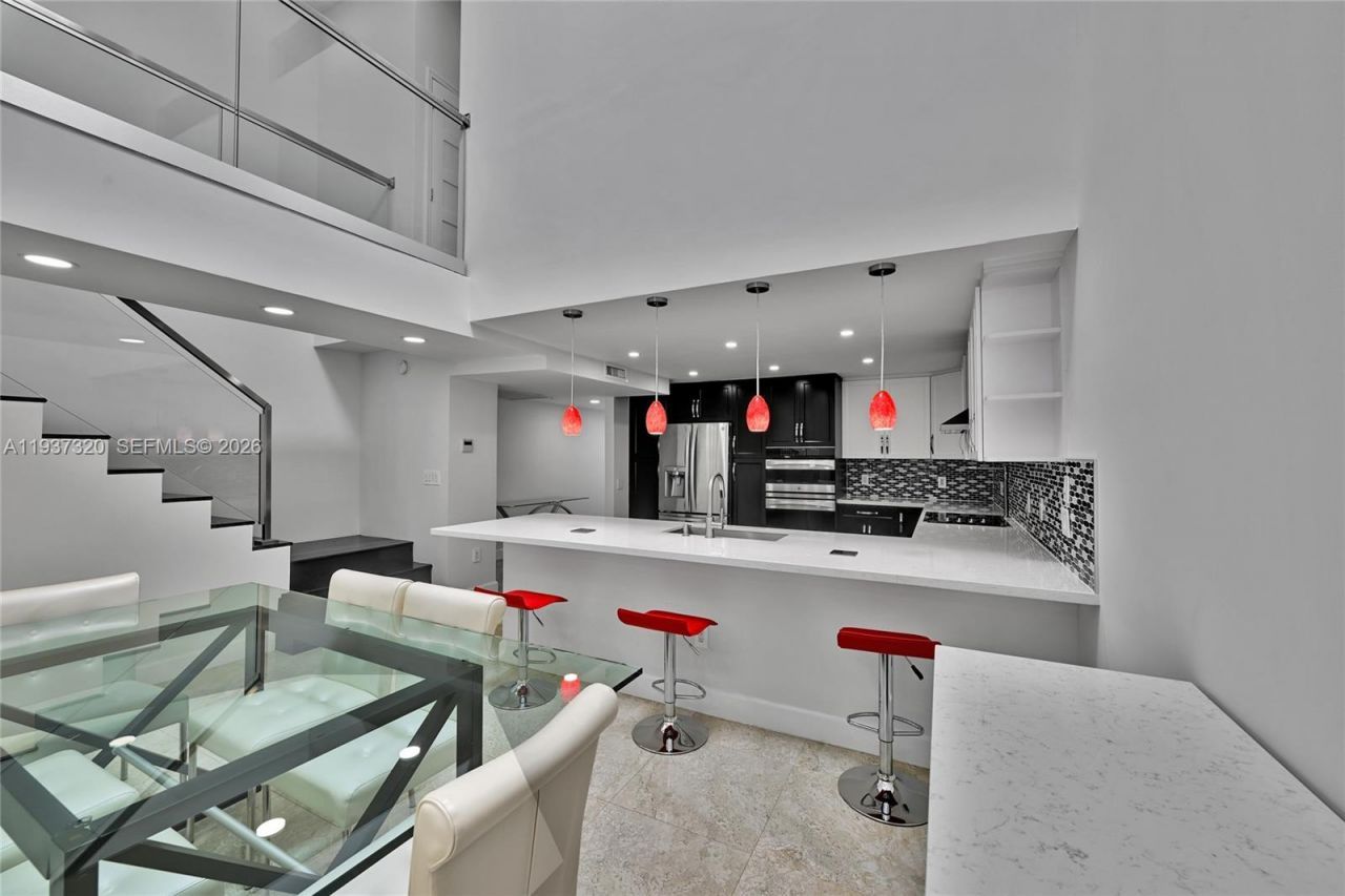 310 Poinciana Dr , Unit 802, Sunny Isles Beach, FL 33160 Photo