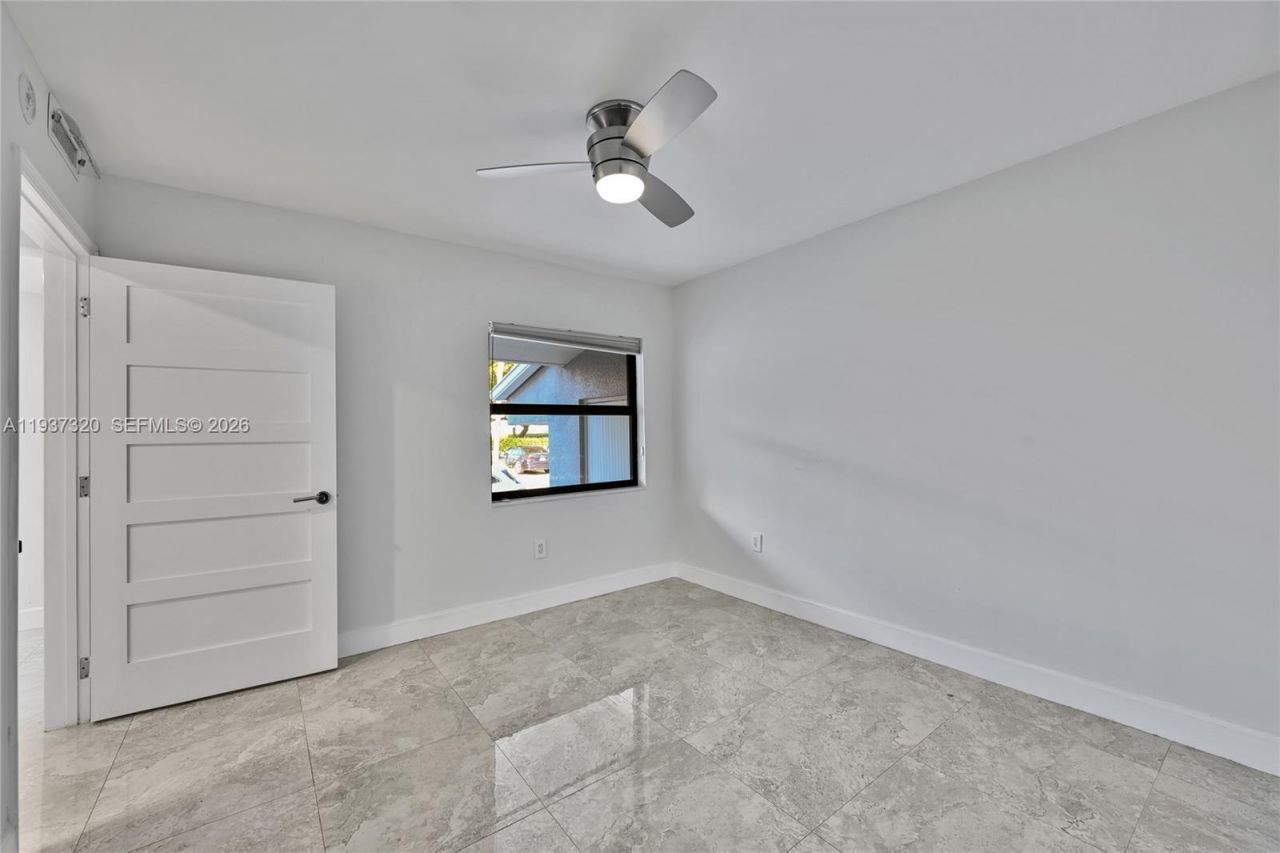 310 Poinciana Dr , Unit 802, Sunny Isles Beach, FL 33160 Photo