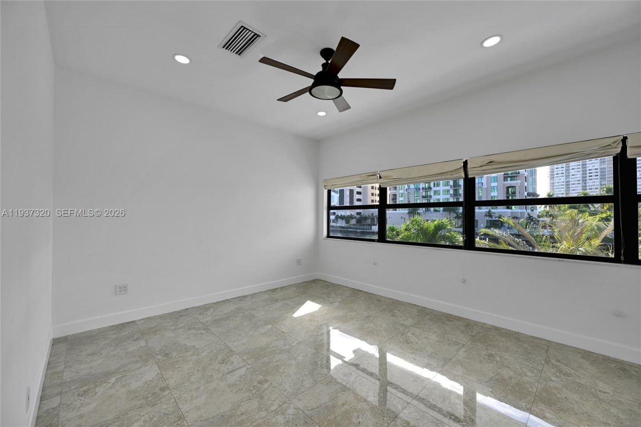 310 Poinciana Dr , Unit 802, Sunny Isles Beach, FL 33160 Photo