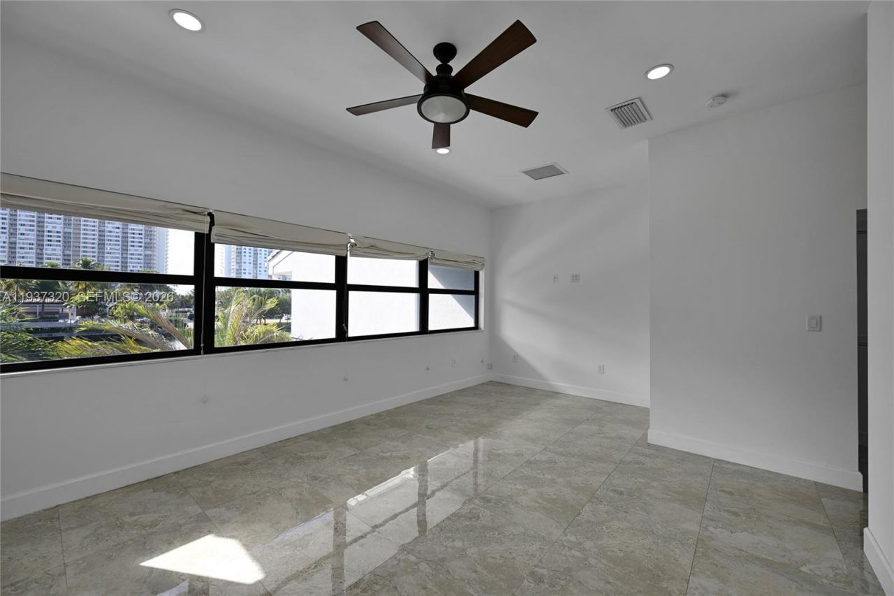 310 Poinciana Dr , Unit 802, Sunny Isles Beach, FL 33160 Photo