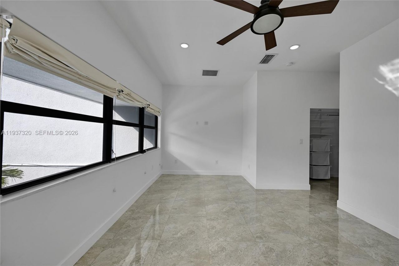 310 Poinciana Dr , Unit 802, Sunny Isles Beach, FL 33160 Photo