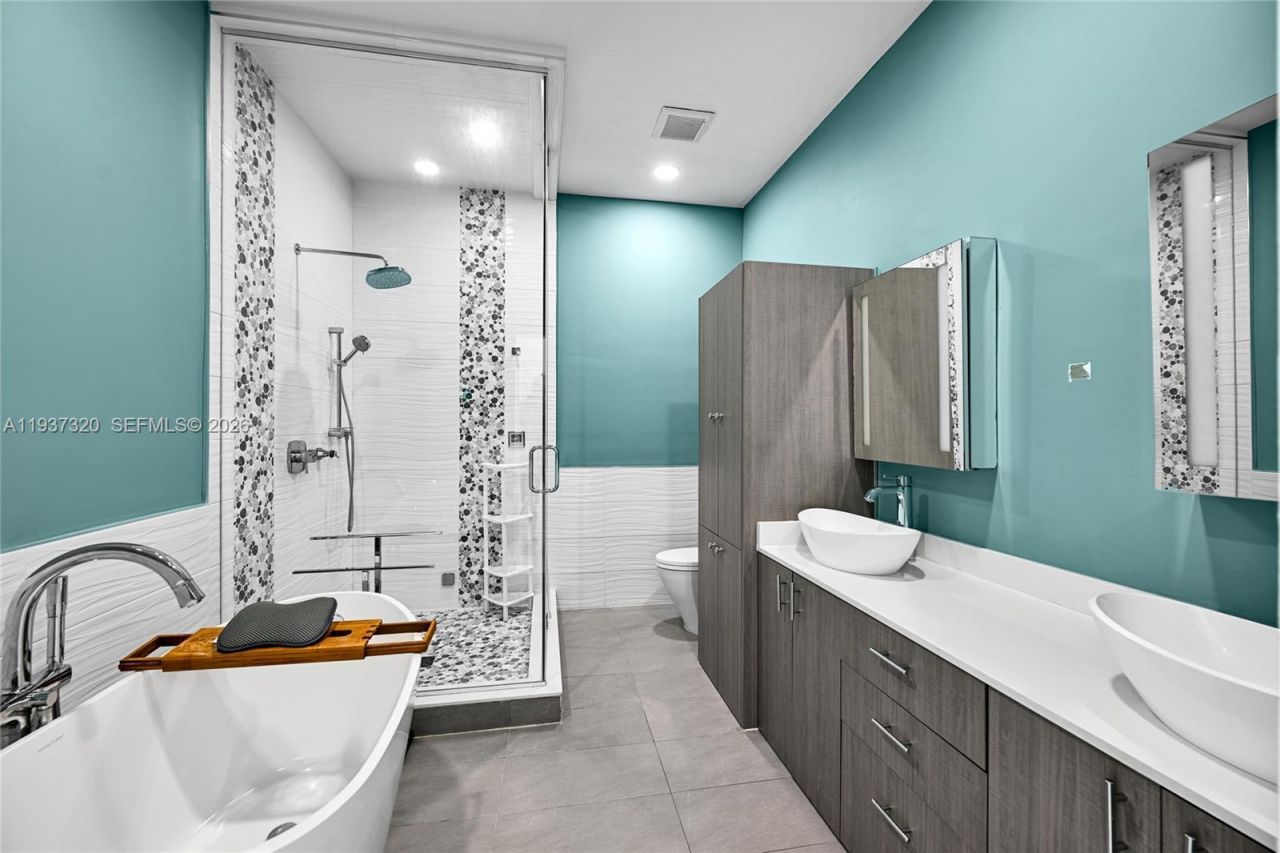 310 Poinciana Dr , Unit 802, Sunny Isles Beach, FL 33160 Photo