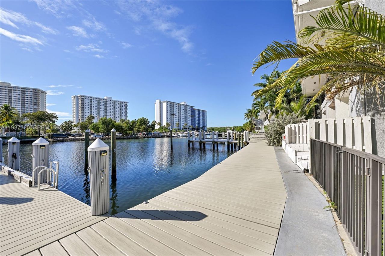 310 Poinciana Dr , Unit 802, Sunny Isles Beach, FL 33160 Photo