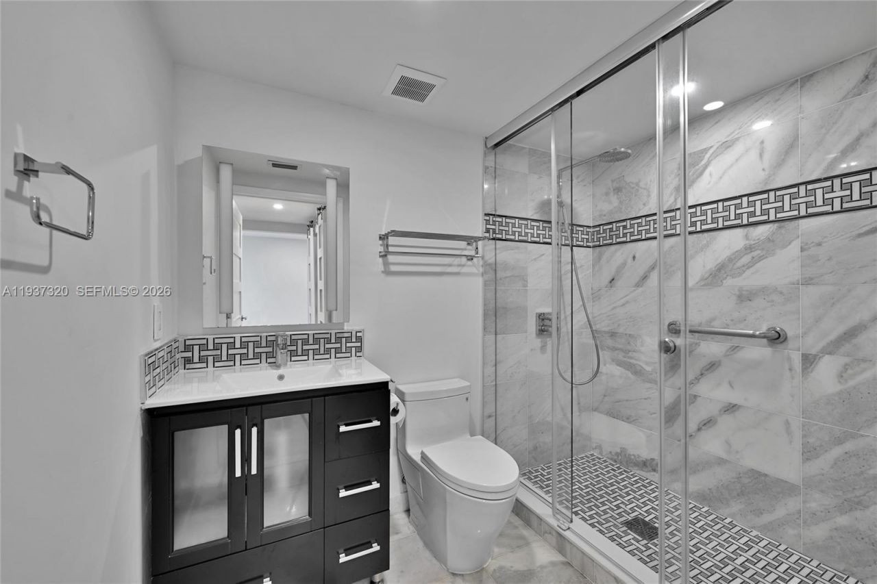 310 Poinciana Dr , Unit 802, Sunny Isles Beach, FL 33160 Photo