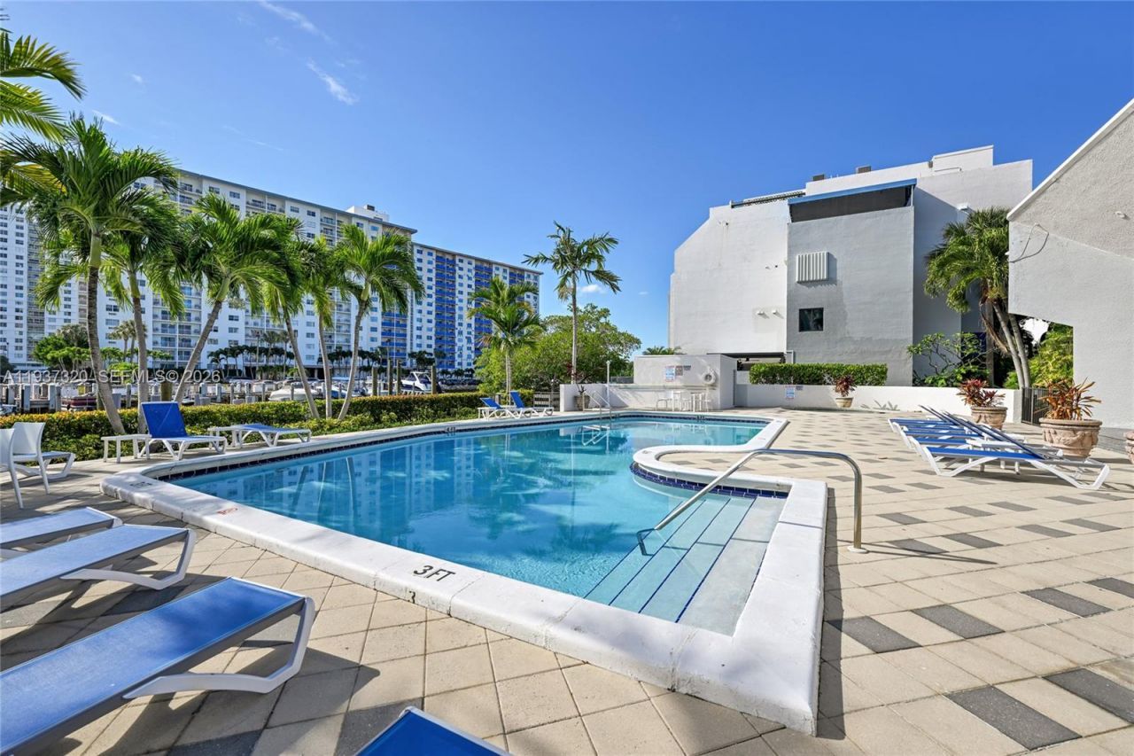 310 Poinciana Dr , Unit 802, Sunny Isles Beach, FL 33160 Photo