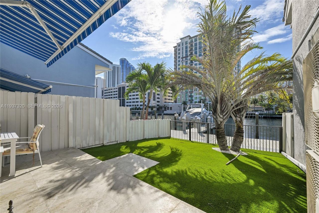 310 Poinciana Dr , Unit 802, Sunny Isles Beach, FL 33160 Photo