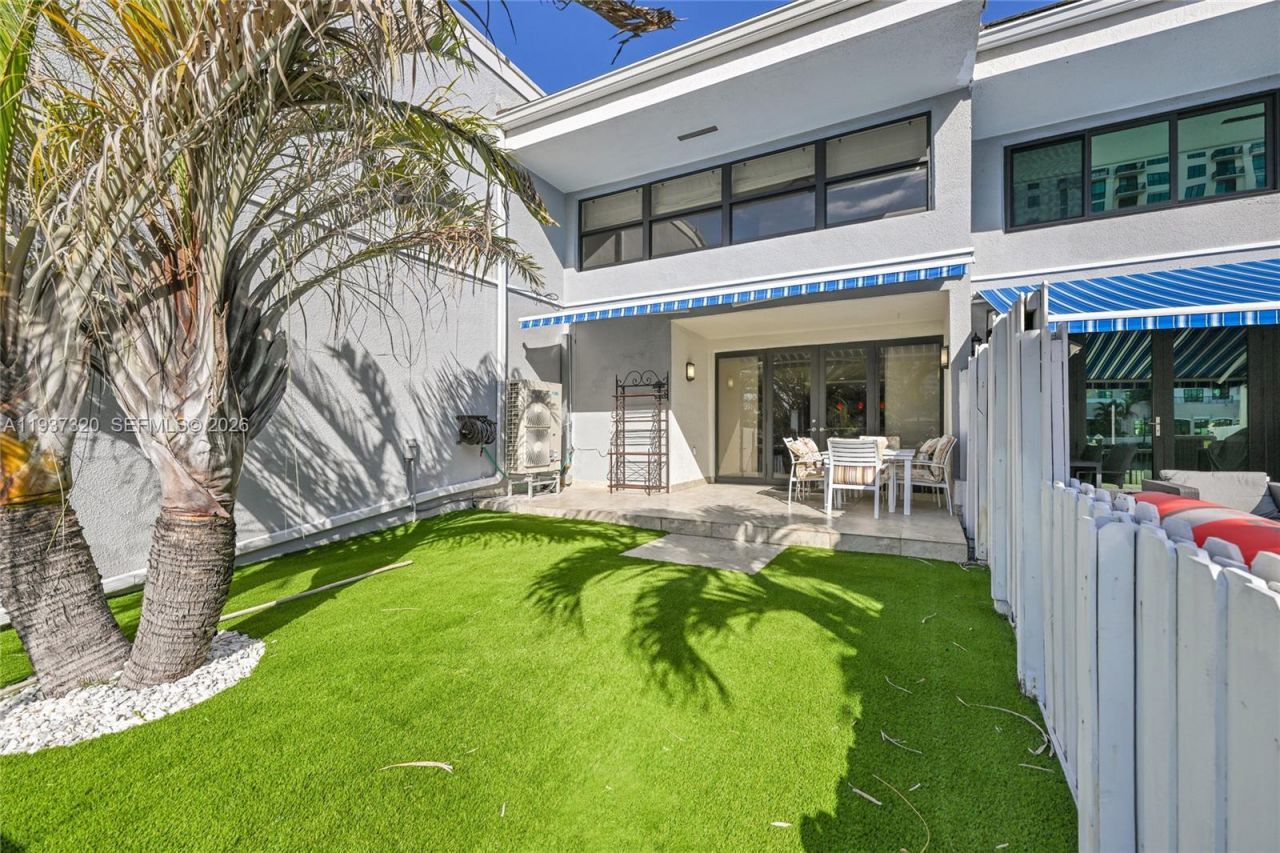 310 Poinciana Dr , Unit 802, Sunny Isles Beach, FL 33160 Photo