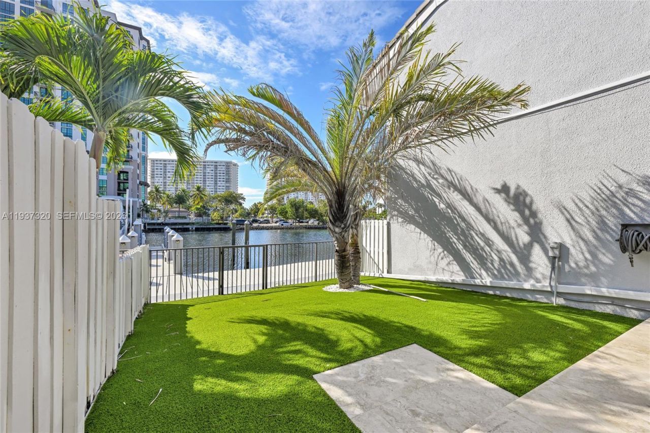 310 Poinciana Dr , Unit 802, Sunny Isles Beach, FL 33160 Photo