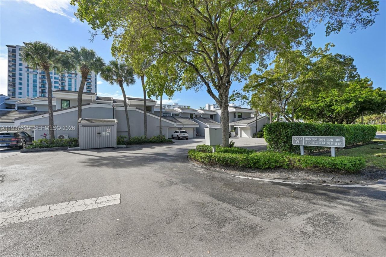 310 Poinciana Dr , Unit 802, Sunny Isles Beach, FL 33160 Photo