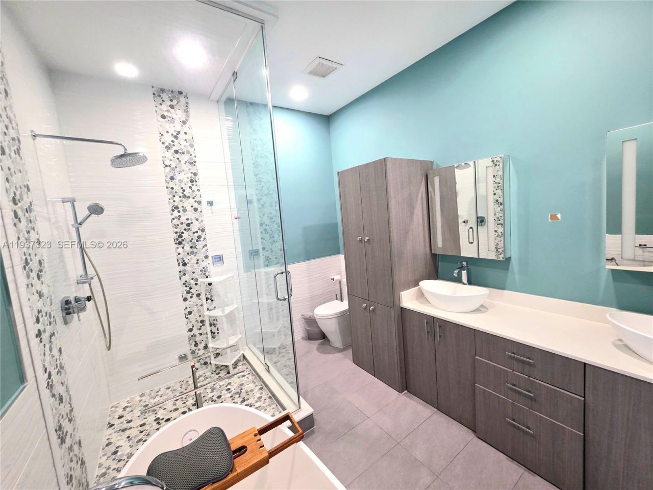 310 Poinciana Dr , Unit 802, Sunny Isles Beach, FL 33160 Photo