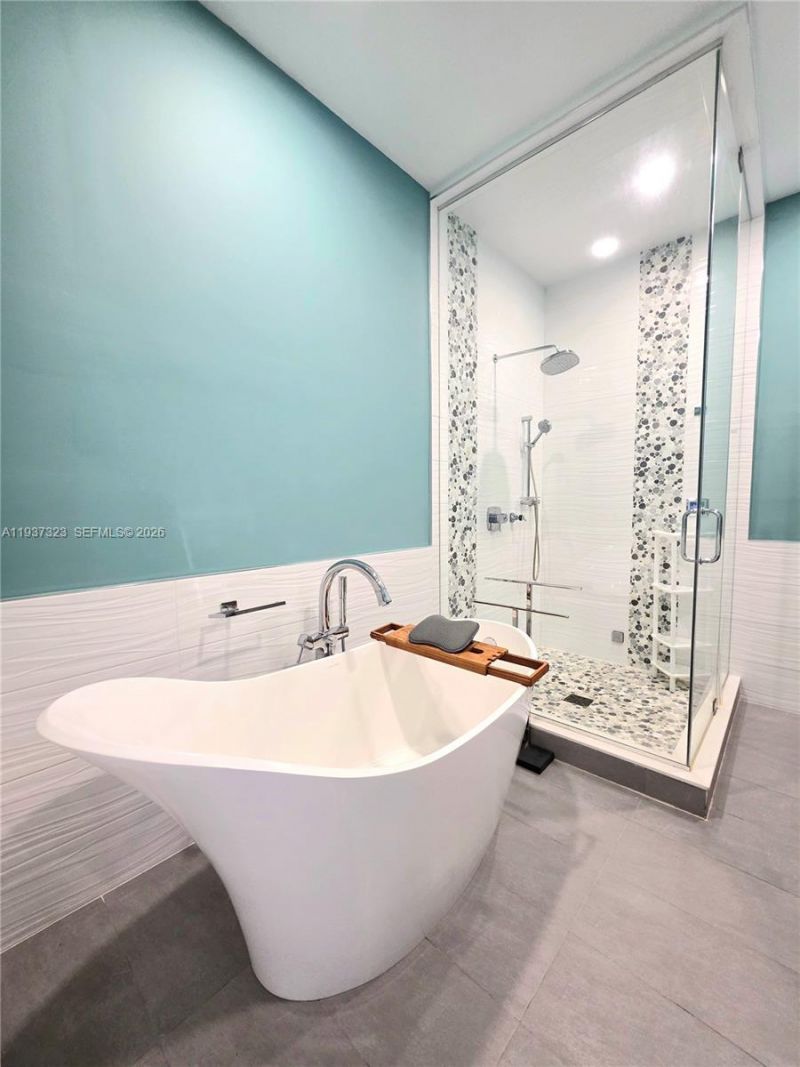 310 Poinciana Dr , Unit 802, Sunny Isles Beach, FL 33160 Photo