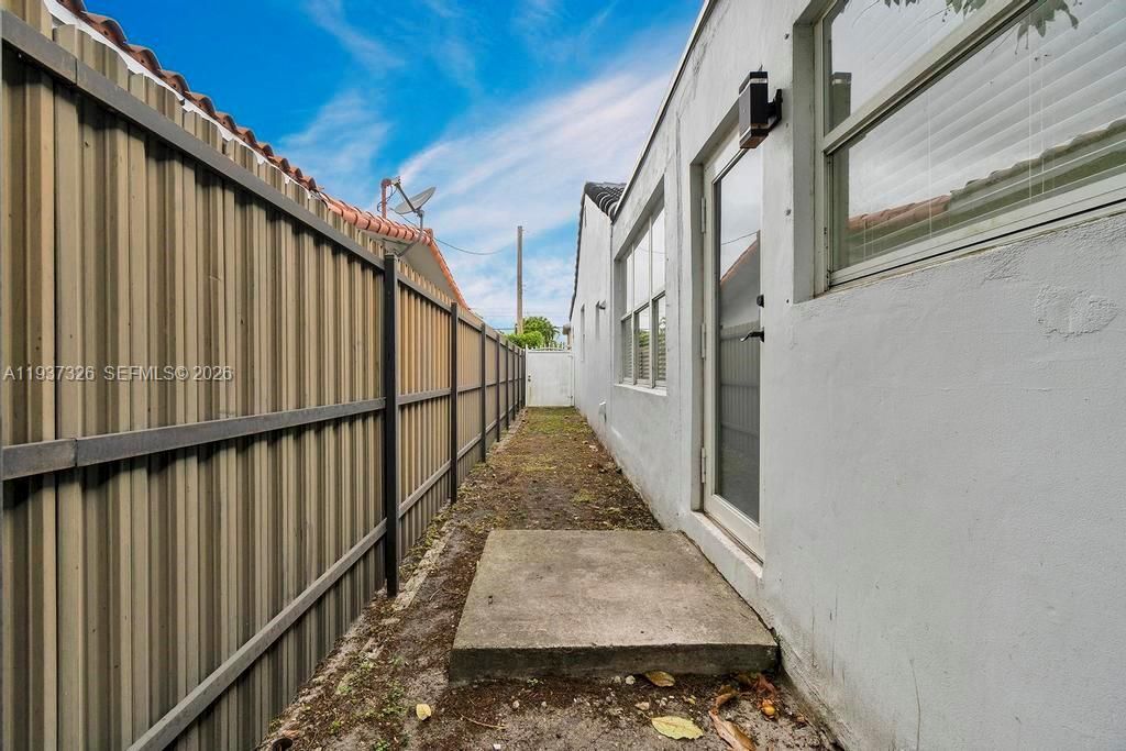 6470 SW 27th St , Miami, FL 33155 Photo