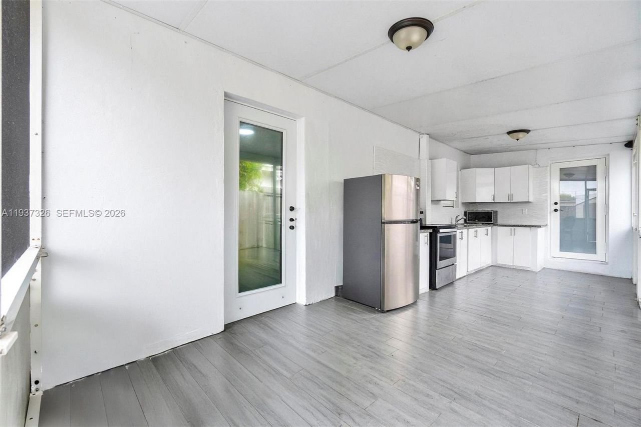 6470 SW 27th St , Miami, FL 33155 Photo