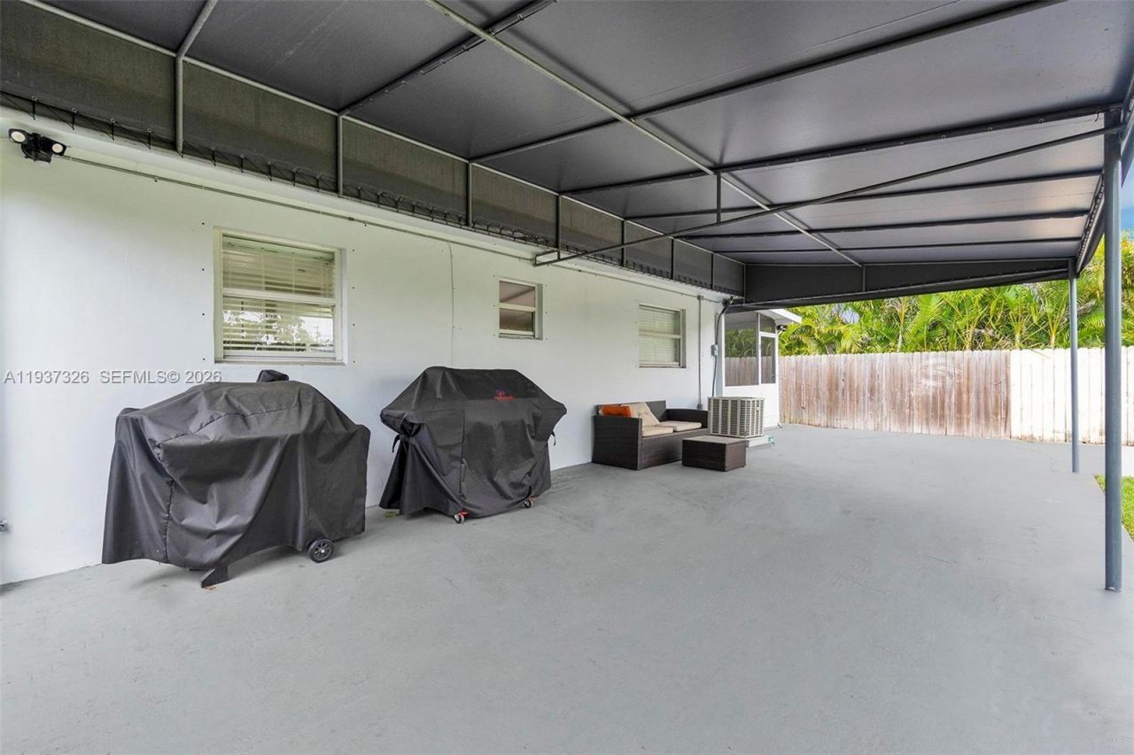 6470 SW 27th St , Miami, FL 33155 Photo