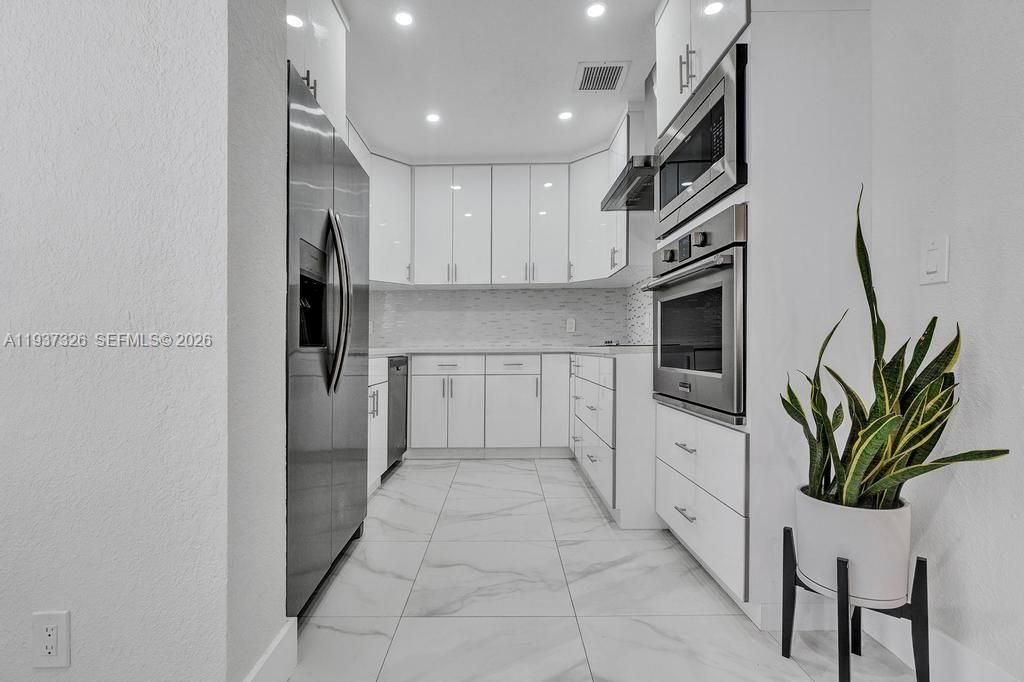 6470 SW 27th St , Miami, FL 33155 Photo