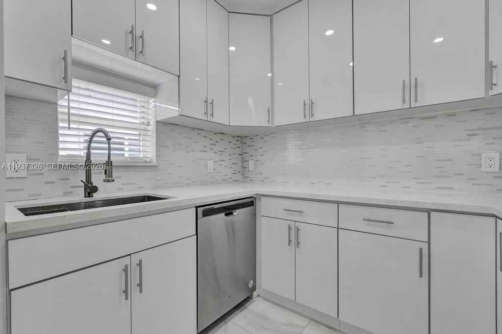 6470 SW 27th St , Miami, FL 33155 Photo