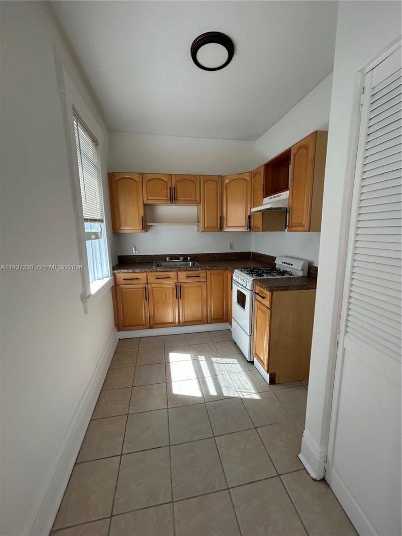529 NE 66th St, Unit 8, Miami, FL 33138 Photo
