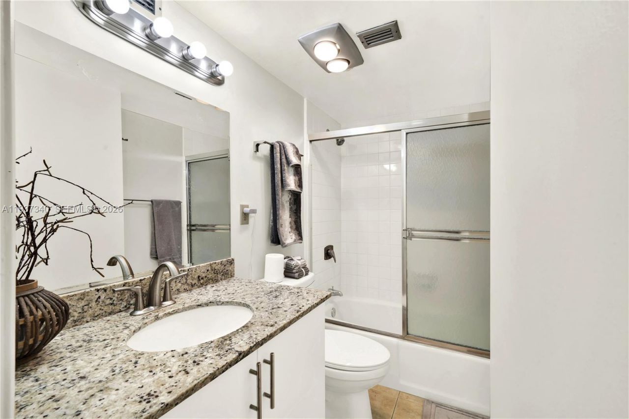 1901 Brickell Ave , Unit B711, Miami, FL 33129 Photo