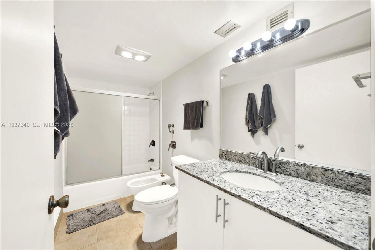 1901 Brickell Ave , Unit B711, Miami, FL 33129 Photo