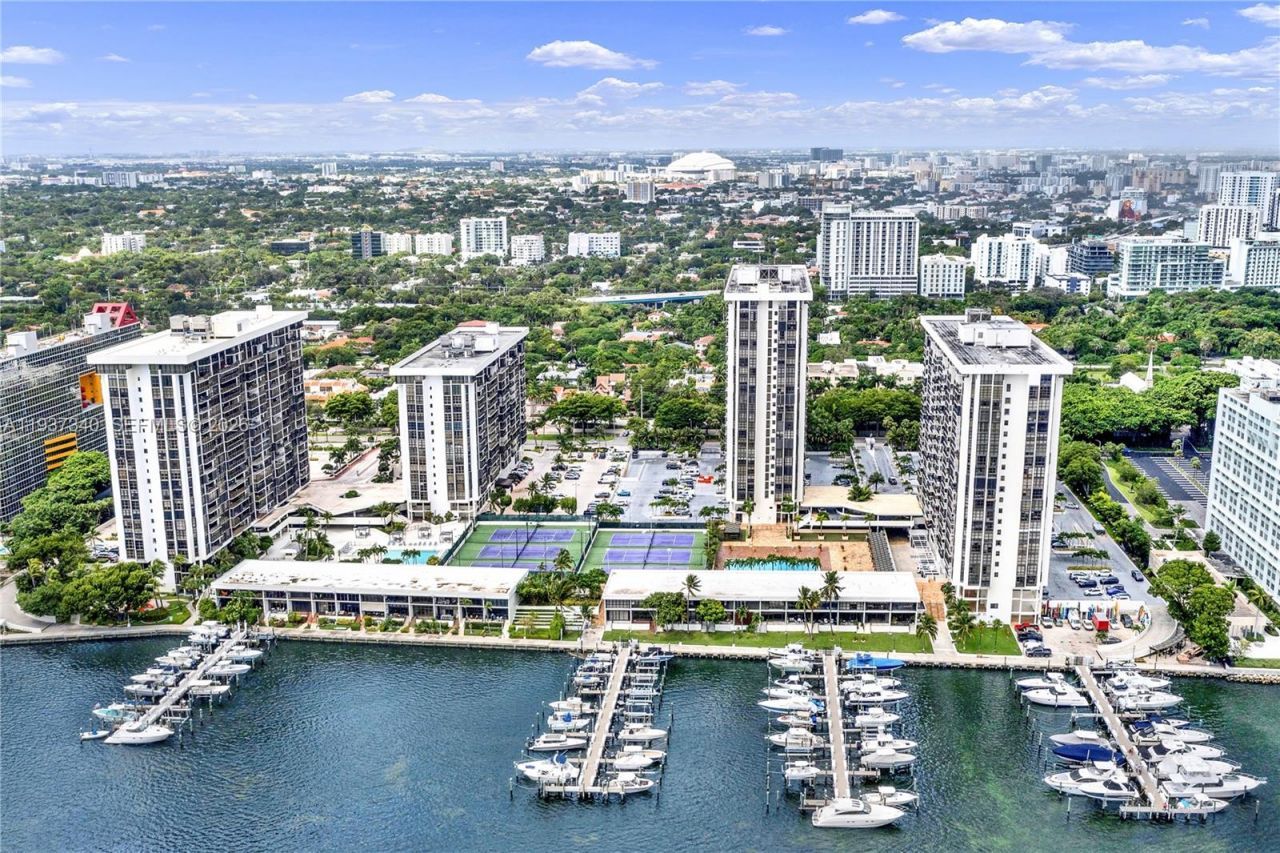 1901 Brickell Ave , Unit B711, Miami, FL 33129 Photo