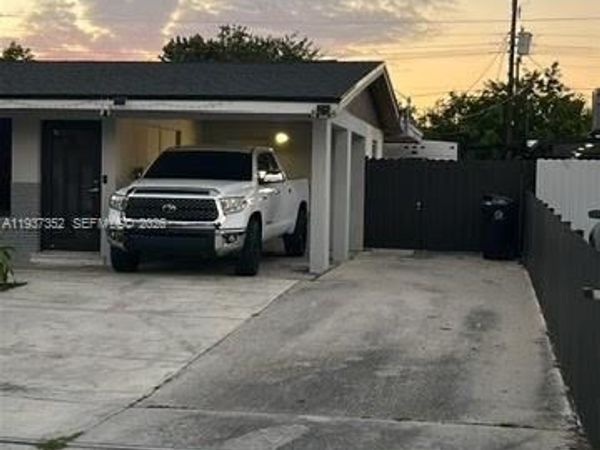 2041 NW 30th Way, Fort Lauderdale, FL 33311