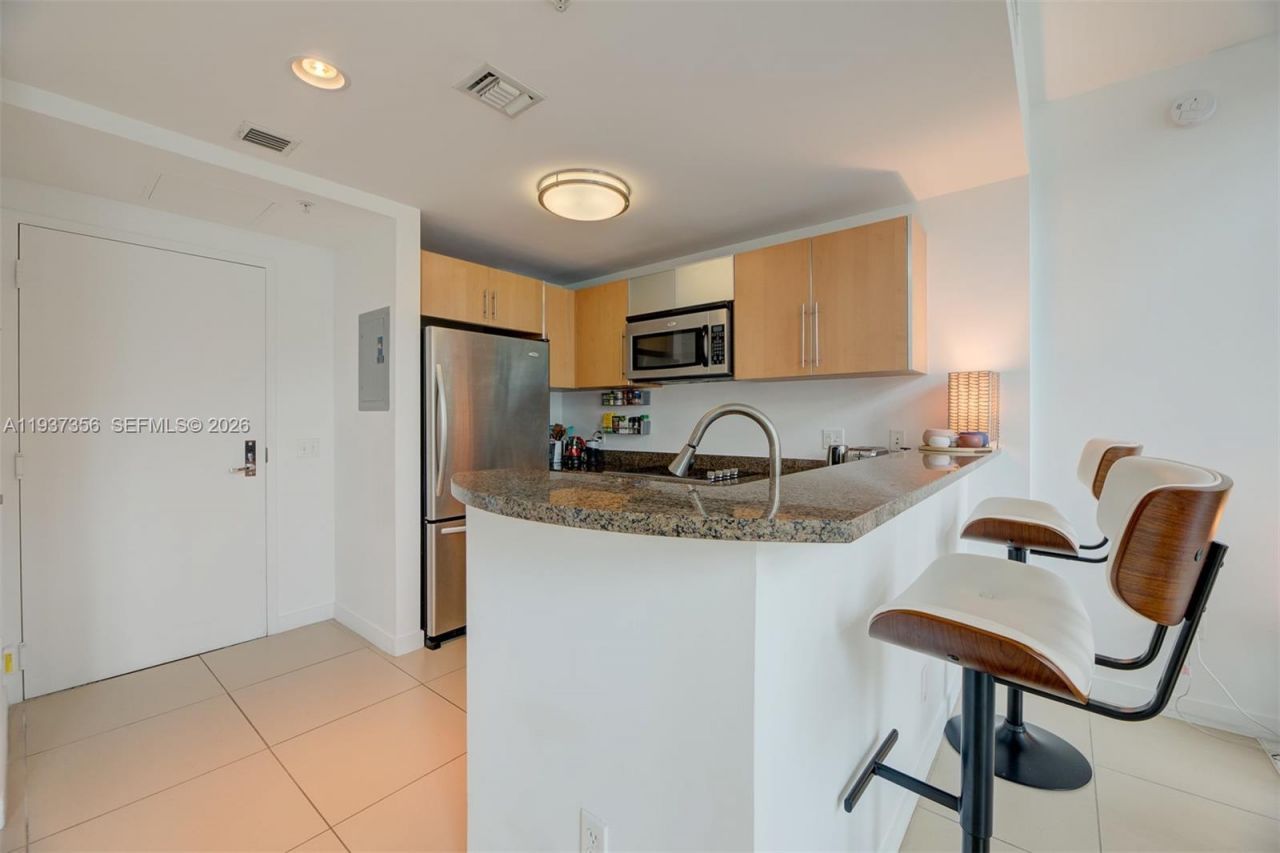 300 S Biscayne Blvd, Unit L-428, Miami, FL 33131 Photo