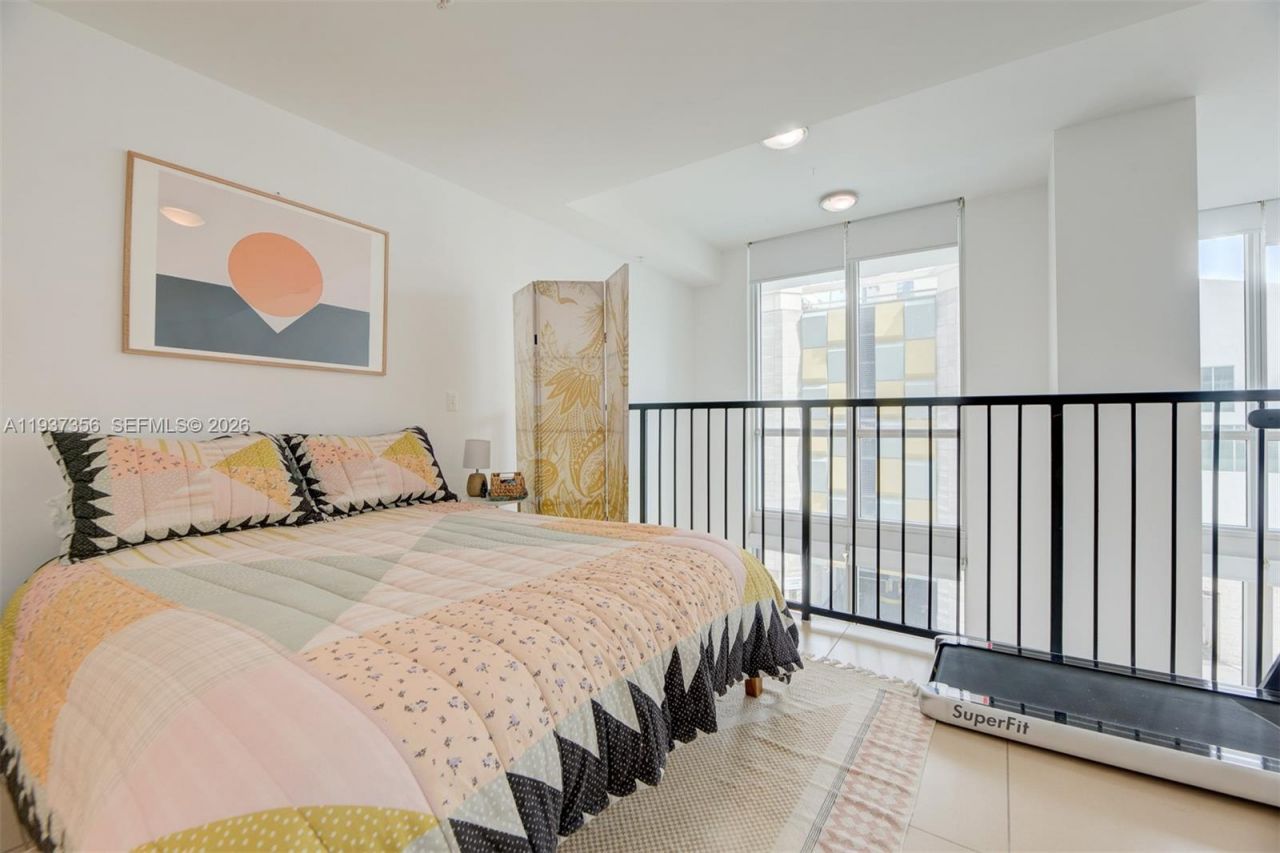 300 S Biscayne Blvd, Unit L-428, Miami, FL 33131 Photo