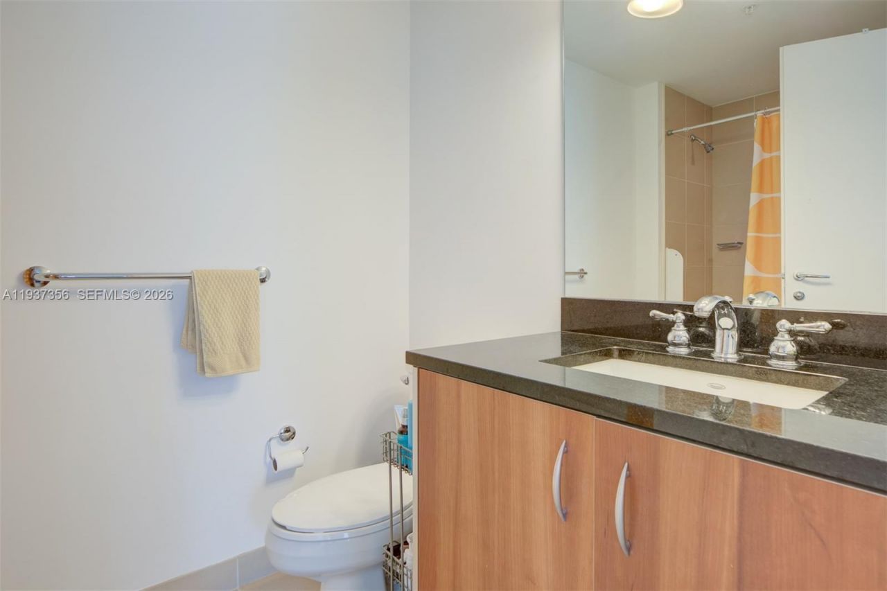 300 S Biscayne Blvd, Unit L-428, Miami, FL 33131 Photo