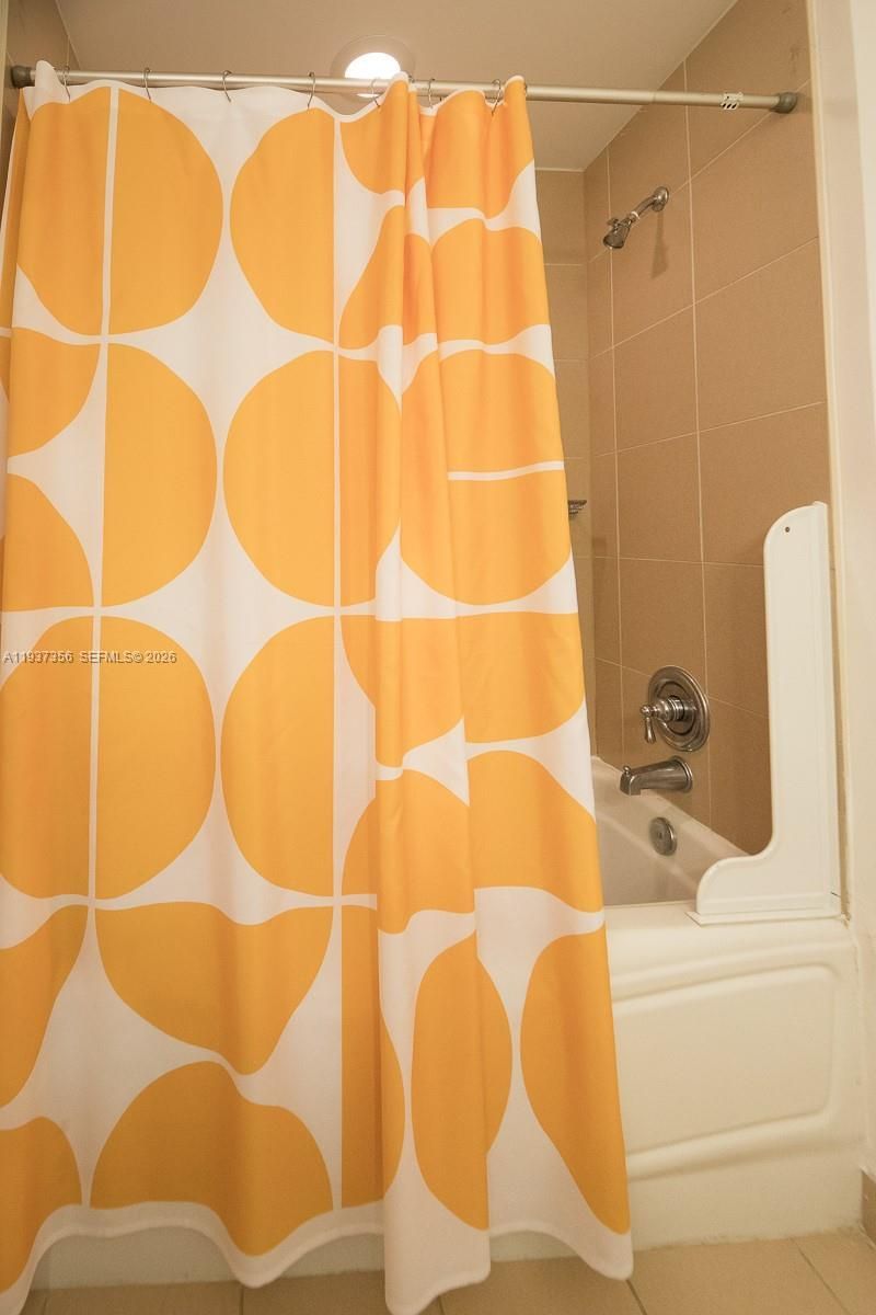 300 S Biscayne Blvd, Unit L-428, Miami, FL 33131 Photo
