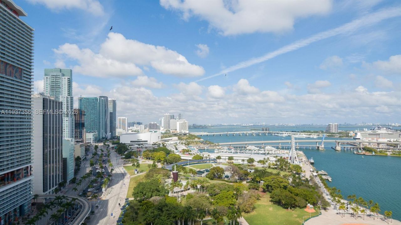 300 S Biscayne Blvd, Unit L-428, Miami, FL 33131 Photo