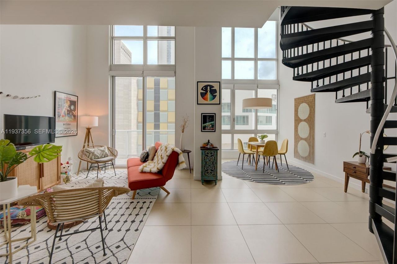 300 S Biscayne Blvd, Unit L-428, Miami, FL 33131 Photo