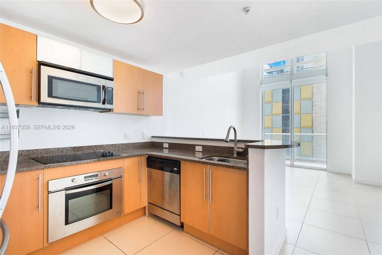 300 S Biscayne Blvd, Unit L-428, Miami, FL 33131 Photo