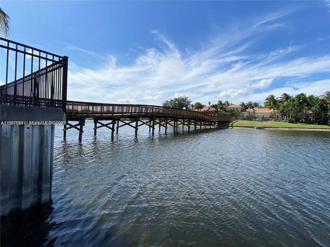 2493 Centergate Dr, Unit 204, Miramar, FL 33025 Photo