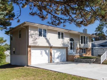 5235 N 96th Street, Omaha, NE 68134