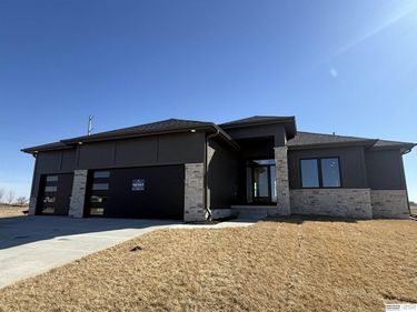 18067 Sycamore Drive, Gretna, NE 68028