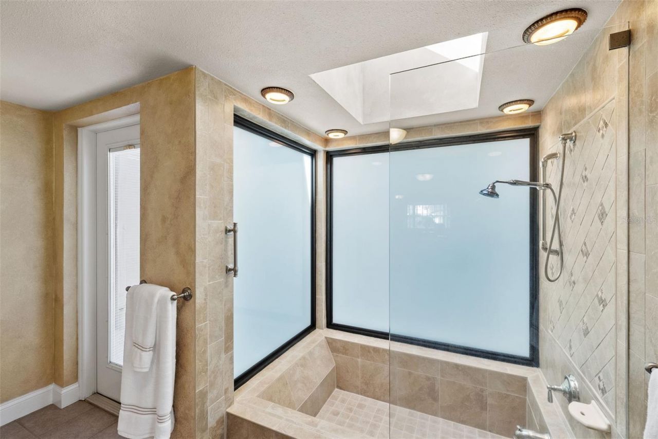 2943 Whisper Lane N, Clearwater, FL 33762 Photo