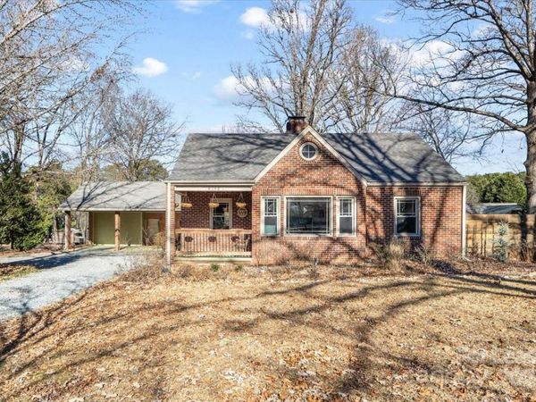 5712 Oak Drive, Charlotte, NC 28216