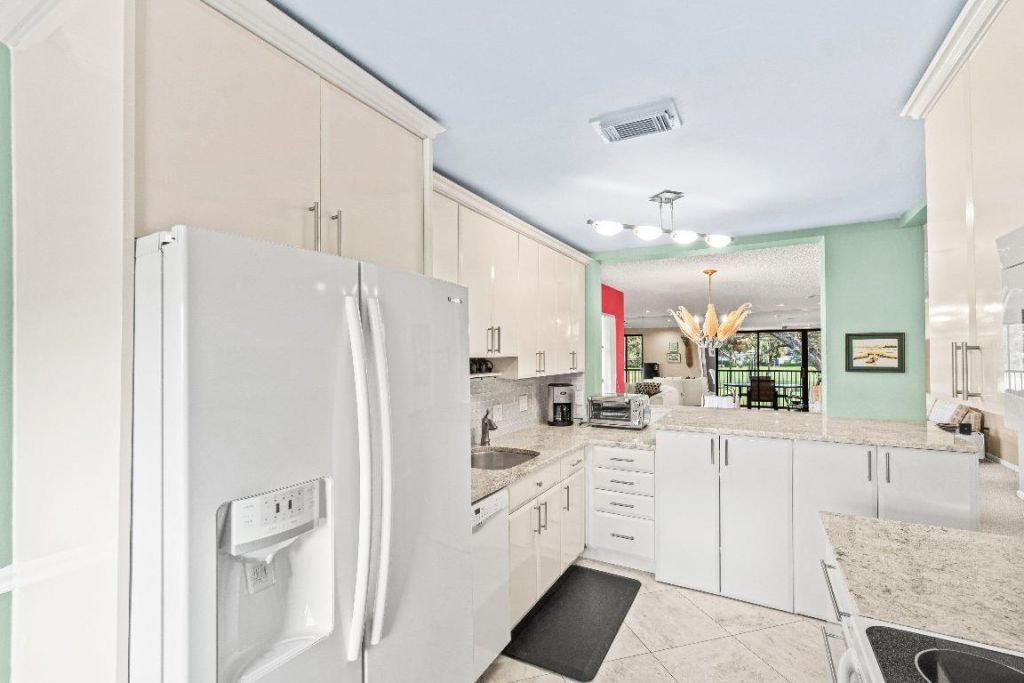 3 Stratford Drive E, Unit B, Boynton Beach, FL 33436 Photo